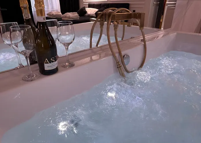 Shine Prywatne Jacuzzi Starowiślna